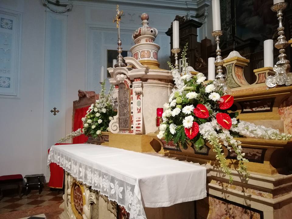Allestimento Altare Fioreria Bruseghini Besenello Trento